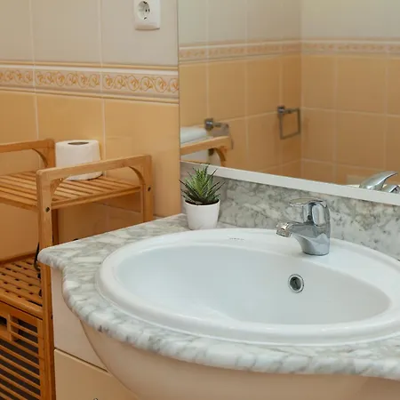 B73 - Luz Sun Apartment
